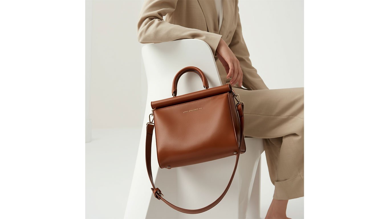 Jacquemus Le Bambino Long black leather shoulder bag. A luxury structured handbag with a flap closure and gold logo detail. Ideal for 2026 summer fashion trends and minimalist outfit inspiration, pictured in a high-end editorial style.